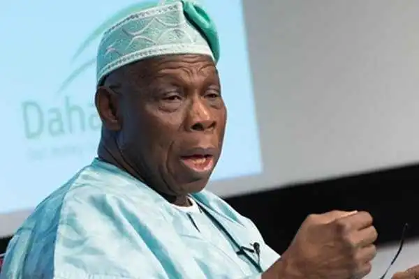 Obasanjo Flies Economy Class At Lagos Airport, Surprises Airline Passengers